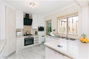 House For Sale in Meadowlands
