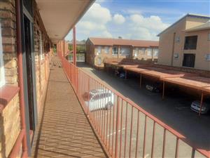 Townhouse For Sale in New Redruth