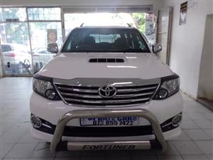 2011 FORTUNER 3.0D4D 4X4/MANUAL WHITE COLOR  193,000KM  