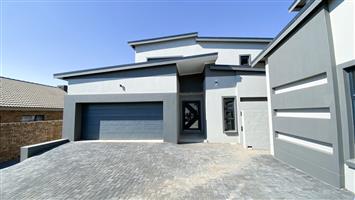 Beautiful 4 Bedroom Luxury Home For Sale