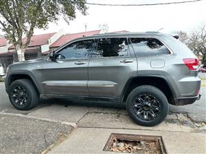 2013 JEEP GRAND CHEROKEE LIMITED 5.7 PETROL AUTOMATIC TRANSMISSION IN EXCELLENT CONDITION 4X4