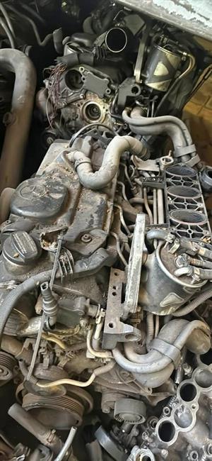 Mercedes 611 646 Engines stripping for parts.