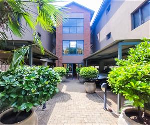 Walk to NWU! Stylish 2-Bed Apartment in the Heart of Potch