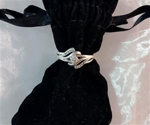 STERLING SILVER CROSSOVER RING