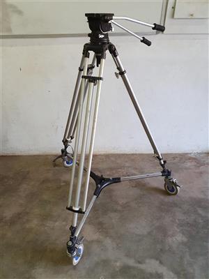 Peter Lisand tripod with a Universal Fluid Head and Miller Dolly good condition