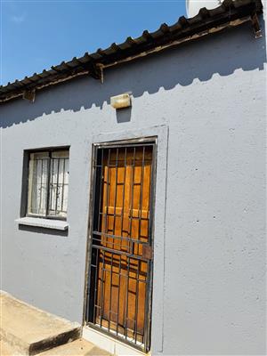 Big bachelor modern  Room with Toilet , shower, basin and sink to rent 