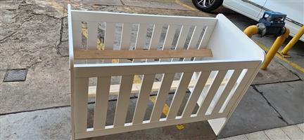 Baby cot 280 Steve Biko road  Gezina  Pretoria  Wattsup 