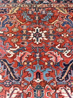 antique heriz hand made 10.x7.2.
