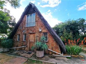 Utopia Nature Estate - Charming 1-Bedroom  Bed & Breakfast or Weekend Getaway!