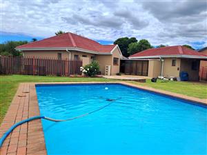 SPACIOUS FAMILY LIVING WITH EXCEPTIONAL EXTRAS ON A MASSIVE 1,301m² STAND.