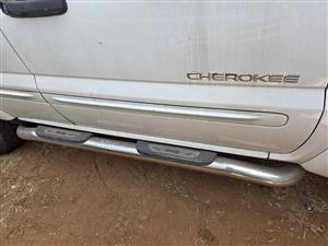 Jeep Cherokee KJ side steps in stock chrome