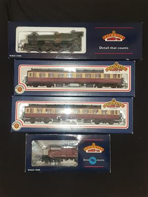 TRAIN SET STILL IN BOXES. EXCELLENT CONDITION 