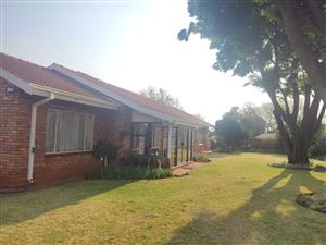 This stunning 4-bedroom family home in Koster offers space, comfort, and excellent modern finishes