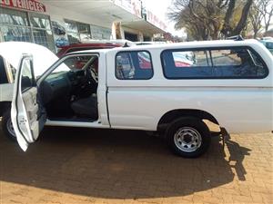 2018 Nissan NP300 2.0 HardBody petrol Single Cab Manual white color Spare Key 121000km 