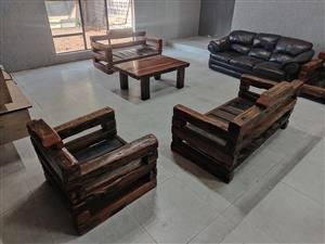 2 Dubbel banke & 2 Enkel banke R12900. Koffietafel R2500