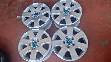Vw T5,T6 original alloy mags size 16 aset