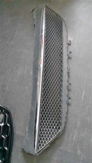Mercedes Benz Vito W447 down grill
