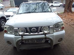 2006 NISSAN NP300 2.4 HARDBODY 4X4 DOUBLE CAB  PETROL WHITE COLOR MANUAL 105,000KM