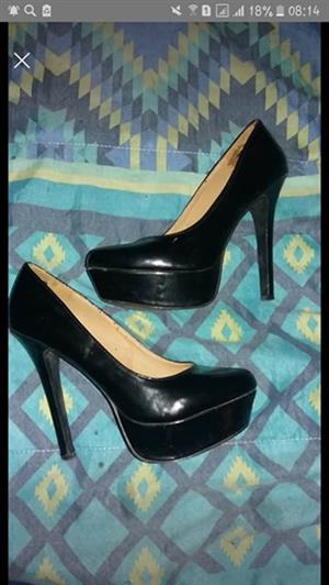 Black foschini heels | Junk Mail