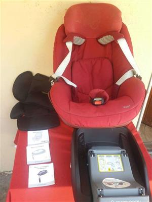 Maxi cosi pearl car seat with iso fix 2 way base in EXCELLENT