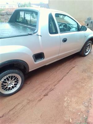 I am selling a Corsa bakkie silver in colour with mag rims good condition