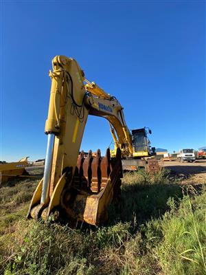 PC800 EXCAVATOR