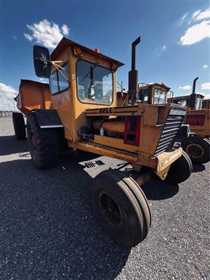 1995 Bell Tractor  Dumpers