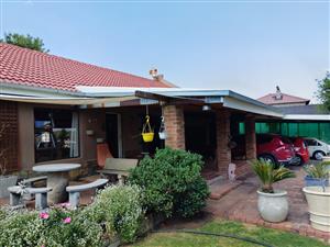 Spacious Family Home on a Large Stand with a Beautiful Established Tree & Expansive Garden!