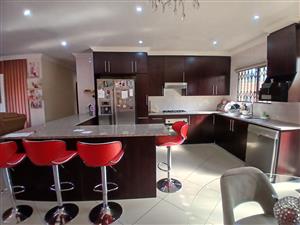 Neat & Spacious Family Home | 3 Beds, 2 Baths, Double Garage & Big Yard!