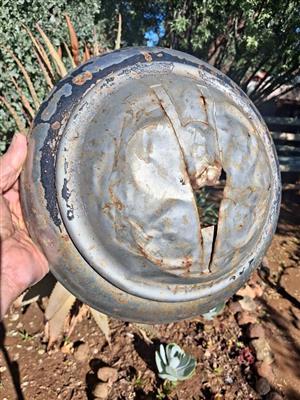 Ford V8. very old model, used wheel cap