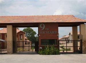 Neat and Modern 2-Bedroom Upstairs Apartment to Rent – Fourways