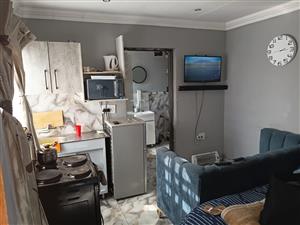 Room with bath&toilet is avail for R2500 to rent at Windmill Park.