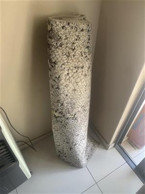 Carpet in excellent condition for sale  