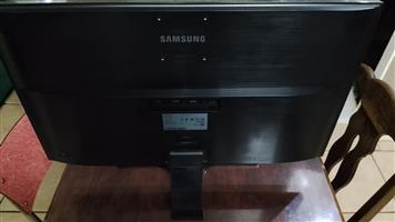 SAMSUNG U28E590D 28" UHD 3840 x 2160 4K Monitor