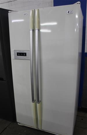 WHITE LG 2 DOOR FRIDGE S065674A
