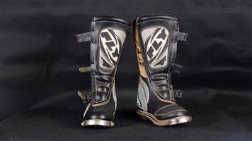 Fly Racing 805 Motocross Boots. Size Junior 3 - Save R1,000!