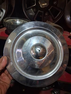 Peugeot 504 hub cap