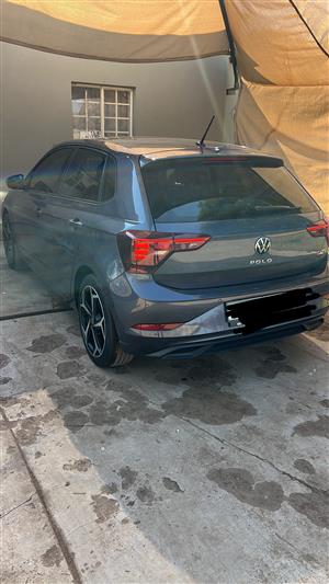 2024 polo Life 1.0tsi with 18000km full service history,metallic charcoal color,