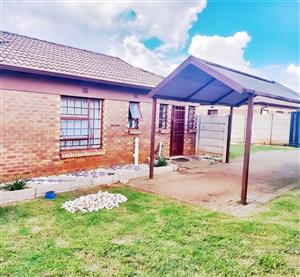 House For Sale in Clayville