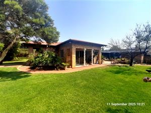 Spacious 3 bedroom house with granny flat, Borehole and Lapa.  FULLY WALLED