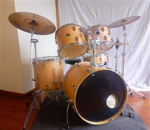 Sonor Force1007 Drum set, including drum mat, bag set & 8 x extra skins.