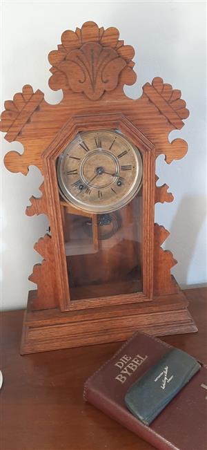 Vintage clock in beautiful condition.