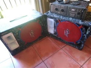 PEAVEY AMP AND (2) PEAVEY SPEAKERS WITH STANDS FOR SALE