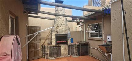 Townhouse For Sale in Edleen