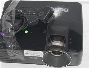 Beno projector with remote S050740B #Rosettenvillepawnshop