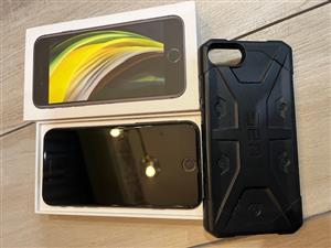 IPHONE SE 2020 128GB VERY CLEAN WITH FREE UAG COVER