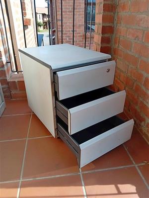 Mobile Drawer pedestal
