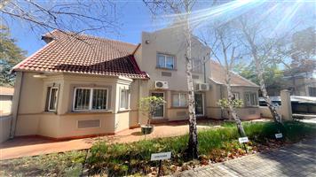 915m² office space to let in Houghton Estate