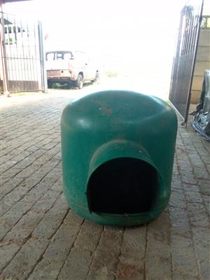 Igloo small.and large kennels