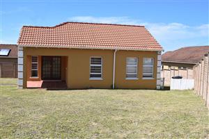 Townhouse For Sale in Beacon Bay